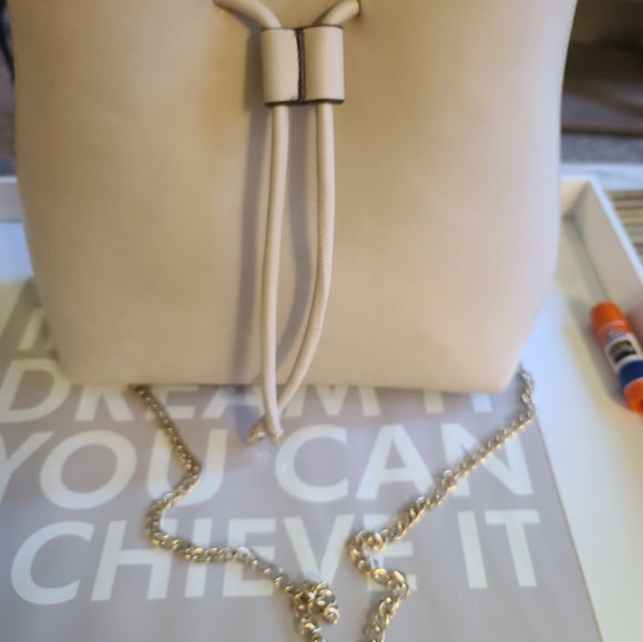 MELIE BIONCO LARGE CROSSBODY W GOLD CHAIN STRAP - Picture 15 of 15